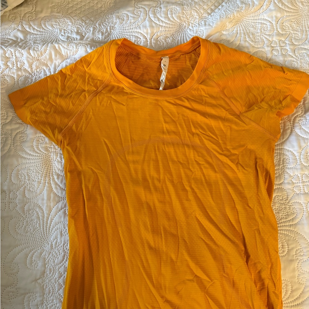 Women's Lulu Swiftly Tech 2.0 size 6